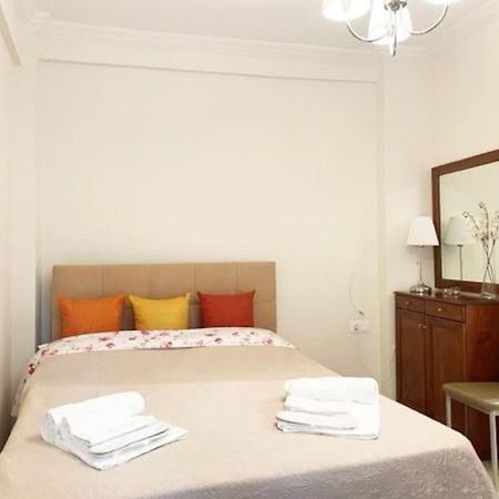 Crimson Suite: 1-Bedroom Apartment In Солун Екстериор снимка