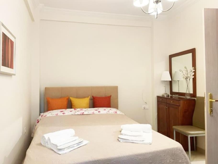 Crimson Suite: 1-Bedroom Apartment In Солун Екстериор снимка